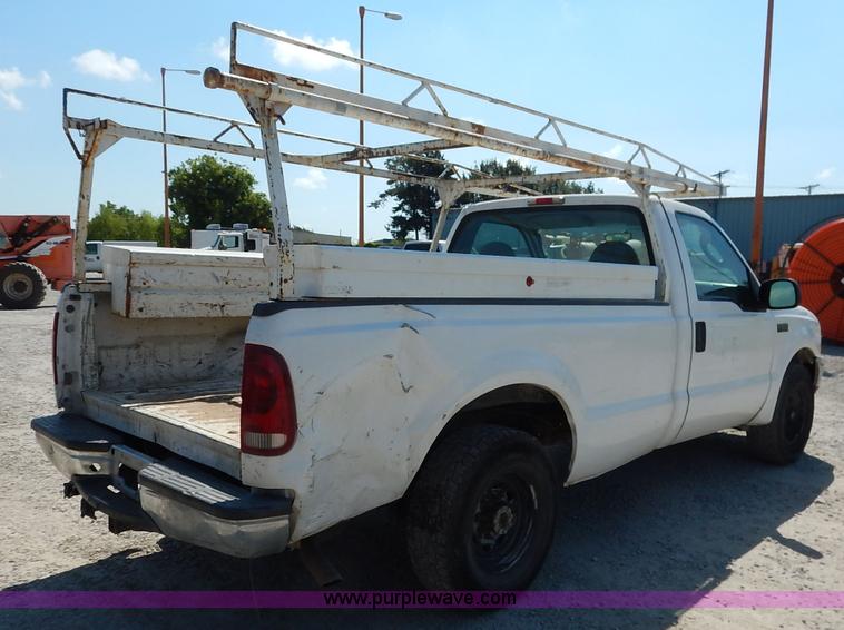 image for item K1590 2003 Ford F250 Super Duty XL pickup truck