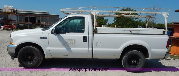 image for item K1590 2003 Ford F250 Super Duty XL pickup truck