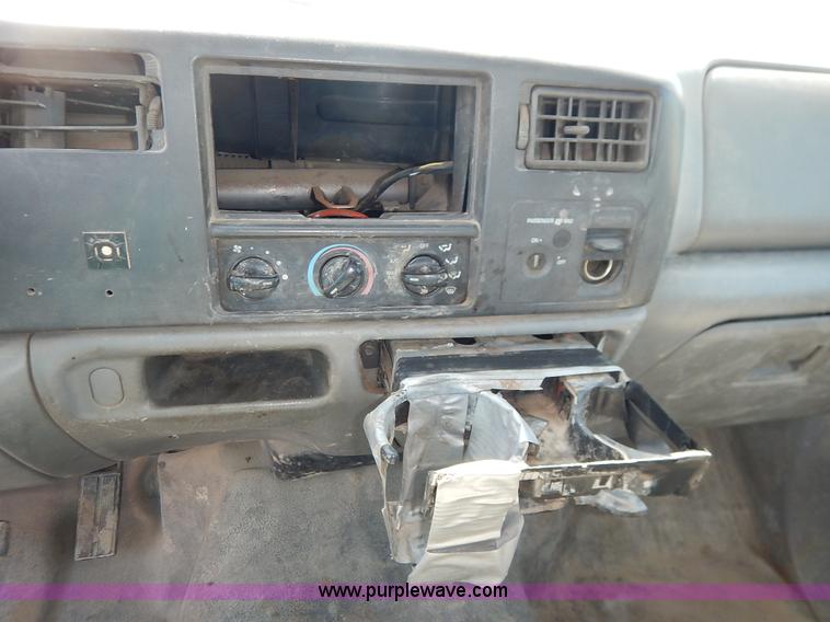 image for item K1590 2003 Ford F250 Super Duty XL pickup truck