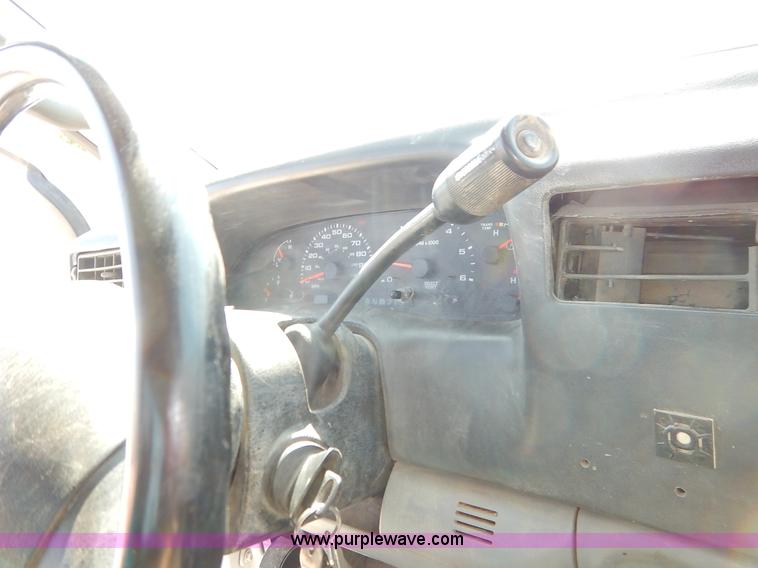 image for item K1590 2003 Ford F250 Super Duty XL pickup truck