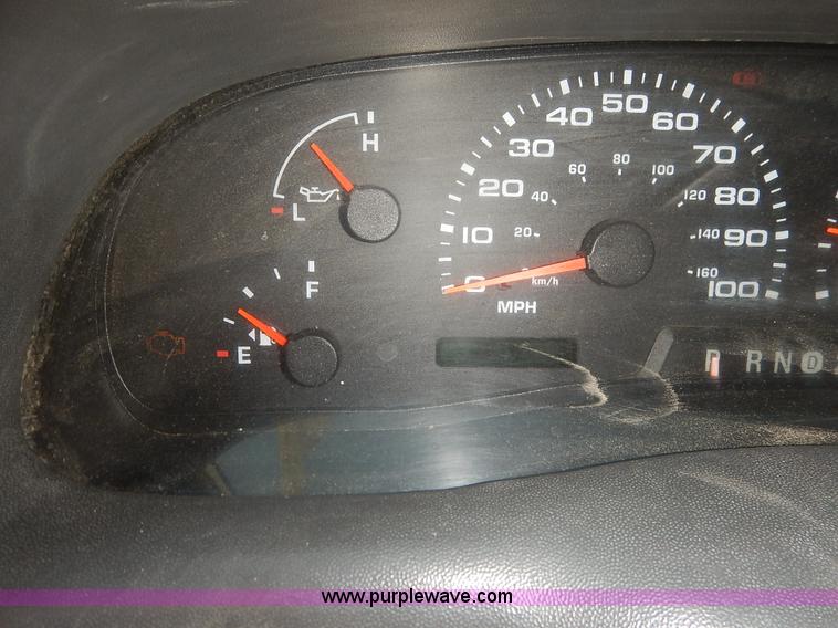 image for item K1590 2003 Ford F250 Super Duty XL pickup truck