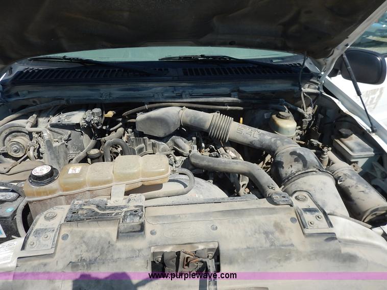 image for item K1590 2003 Ford F250 Super Duty XL pickup truck