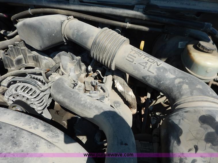 image for item K1590 2003 Ford F250 Super Duty XL pickup truck