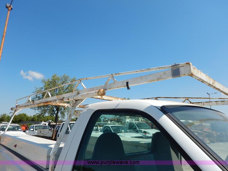 image for item K1590 2003 Ford F250 Super Duty XL pickup truck