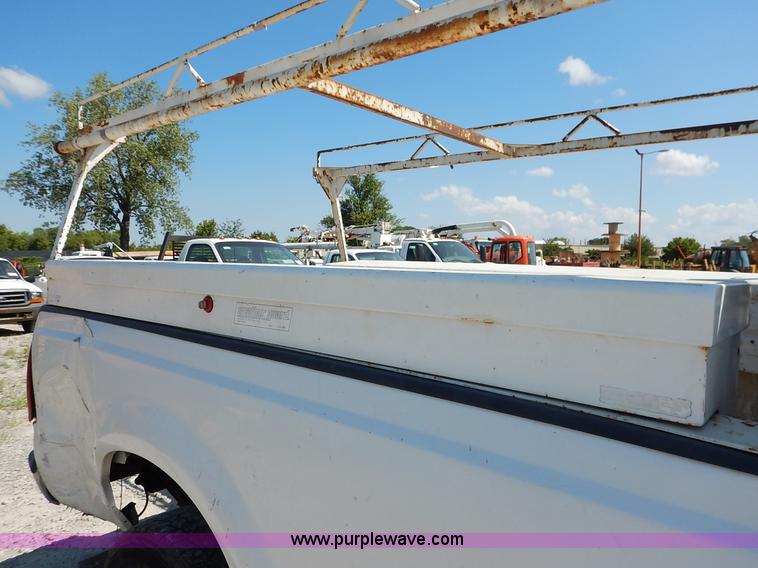 image for item K1590 2003 Ford F250 Super Duty XL pickup truck