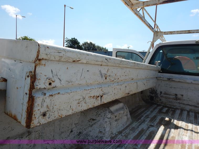 image for item K1590 2003 Ford F250 Super Duty XL pickup truck