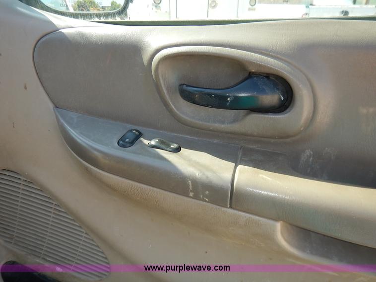 image for item K1591 2000 Ford F150 XLT SuperCab pickup truck