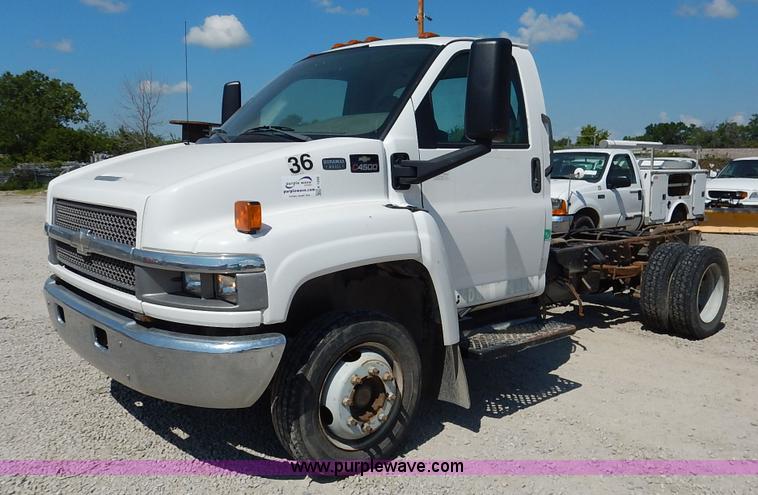 image for item K1592 2005 Chevrolet C4500 truck cab and chassis