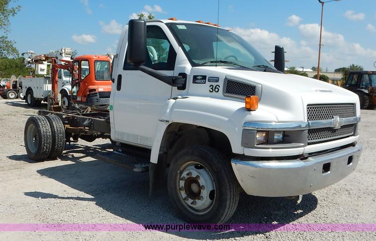 image for item K1592 2005 Chevrolet C4500 truck cab and chassis