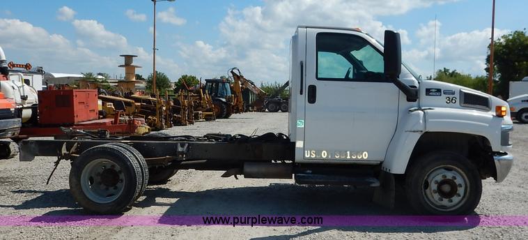 image for item K1592 2005 Chevrolet C4500 truck cab and chassis
