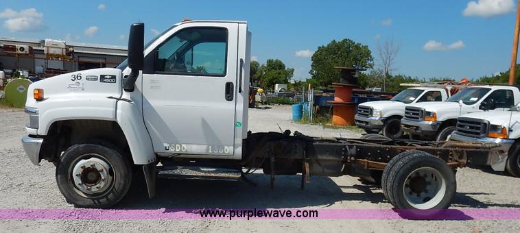 image for item K1592 2005 Chevrolet C4500 truck cab and chassis