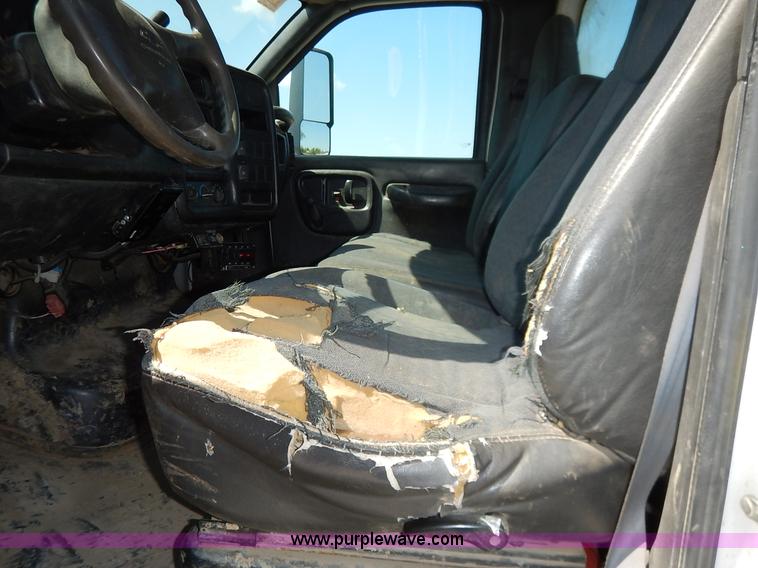 image for item K1592 2005 Chevrolet C4500 truck cab and chassis