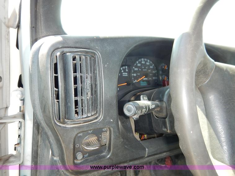 image for item K1592 2005 Chevrolet C4500 truck cab and chassis