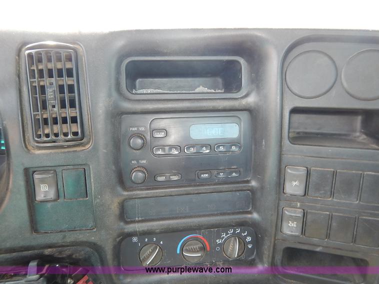 image for item K1592 2005 Chevrolet C4500 truck cab and chassis