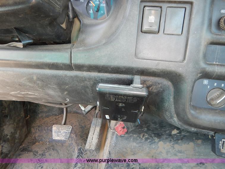 image for item K1592 2005 Chevrolet C4500 truck cab and chassis