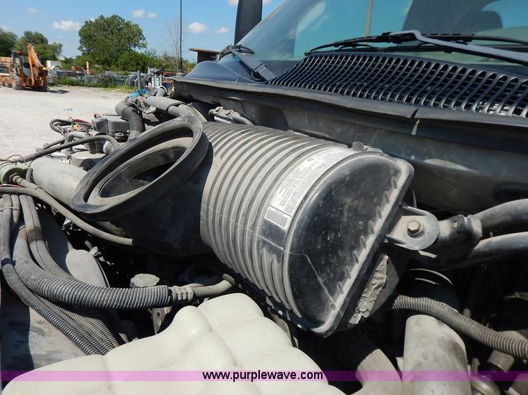 image for item K1592 2005 Chevrolet C4500 truck cab and chassis