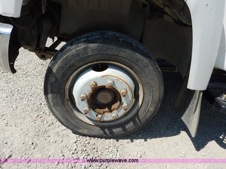 image for item K1592 2005 Chevrolet C4500 truck cab and chassis