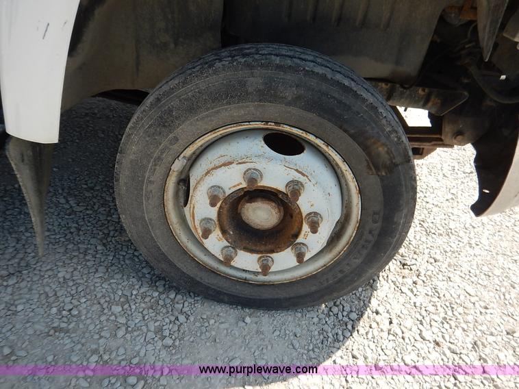 image for item K1592 2005 Chevrolet C4500 truck cab and chassis