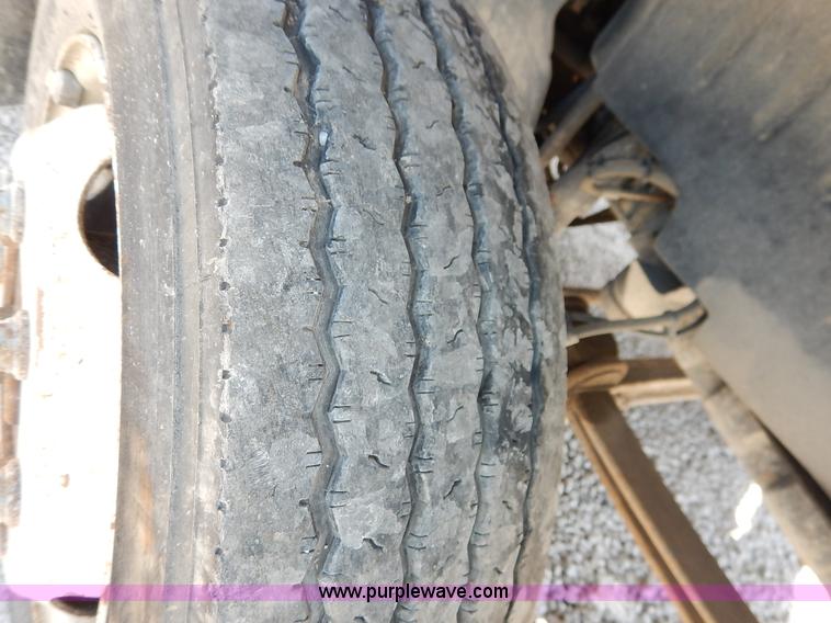 image for item K1592 2005 Chevrolet C4500 truck cab and chassis