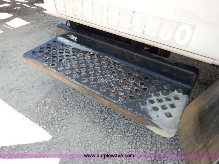 image for item K1592 2005 Chevrolet C4500 truck cab and chassis