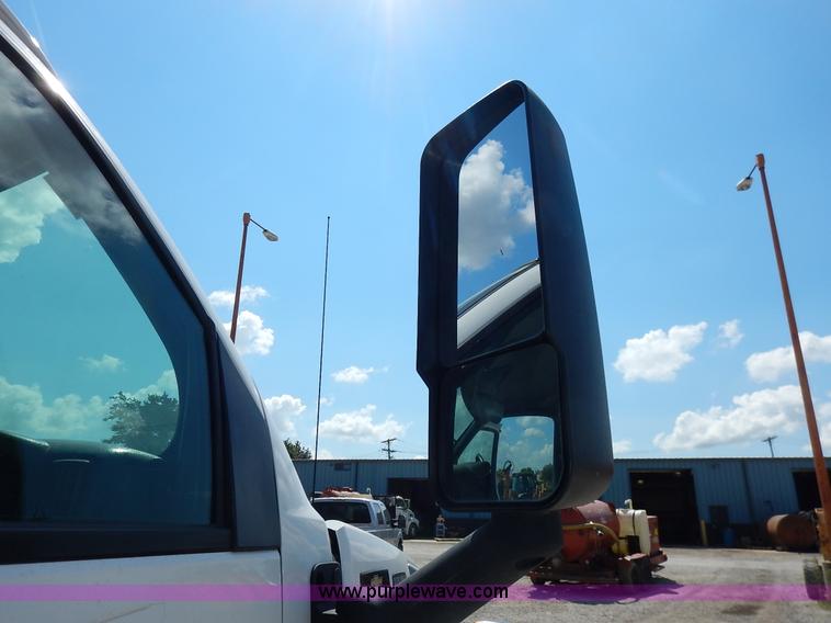 image for item K1592 2005 Chevrolet C4500 truck cab and chassis