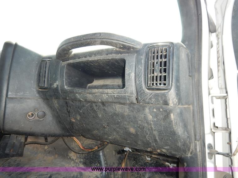 image for item K1592 2005 Chevrolet C4500 truck cab and chassis