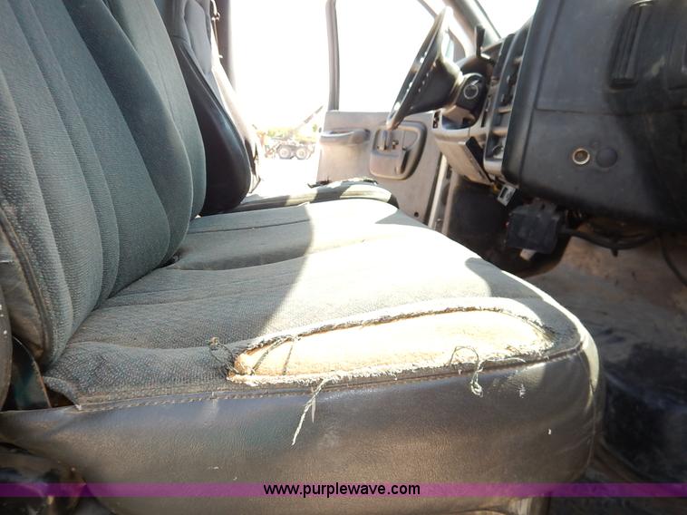 image for item K1592 2005 Chevrolet C4500 truck cab and chassis