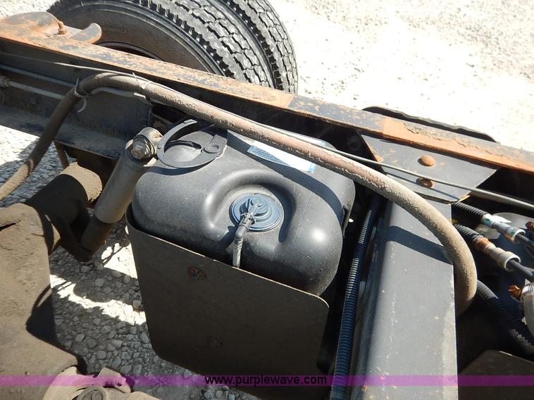 image for item K1592 2005 Chevrolet C4500 truck cab and chassis