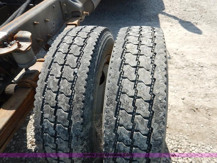 image for item K1592 2005 Chevrolet C4500 truck cab and chassis