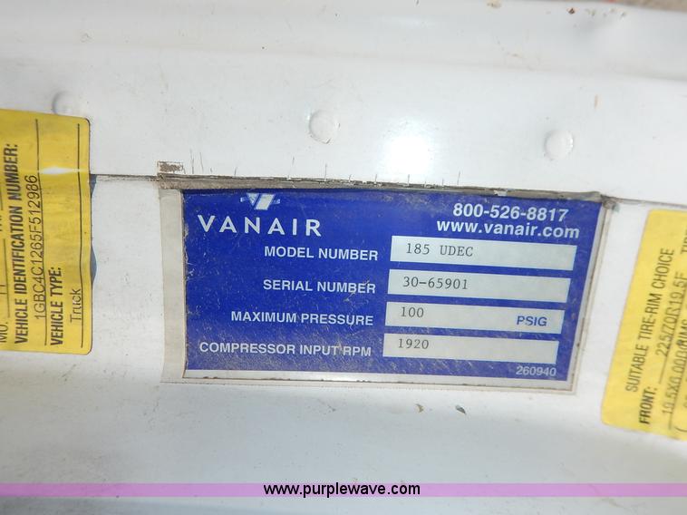 image for item K1592 2005 Chevrolet C4500 truck cab and chassis