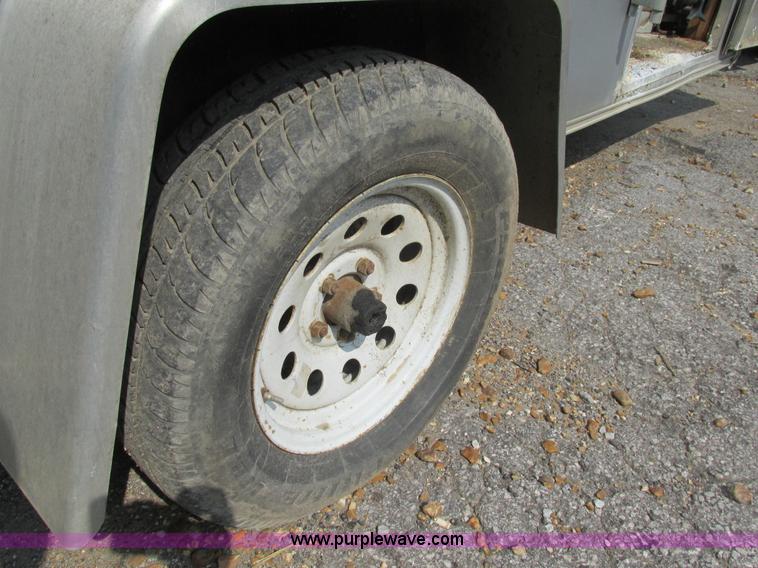 image for item K5151 2006 Haul Mark enclosed cargo trailer