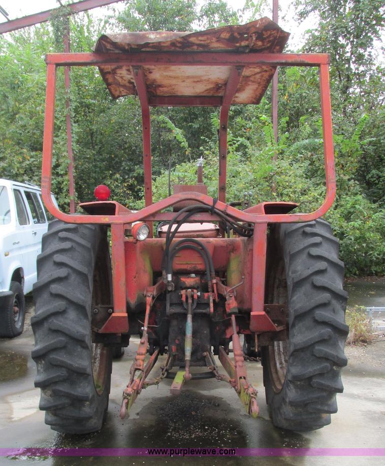 image for item L5257 1972 International 574 tractor