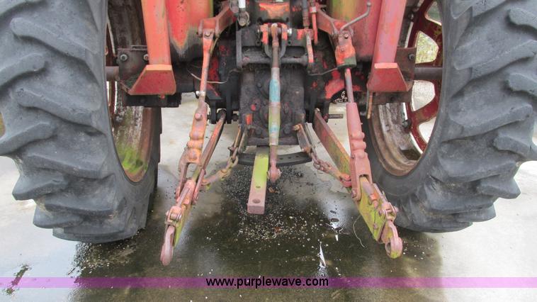 image for item L5257 1972 International 574 tractor