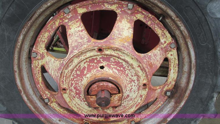 image for item L5257 1972 International 574 tractor