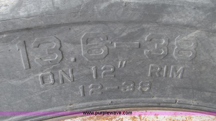 image for item L5257 1972 International 574 tractor