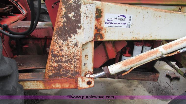 image for item L5257 1972 International 574 tractor