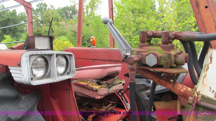 image for item L5257 1972 International 574 tractor