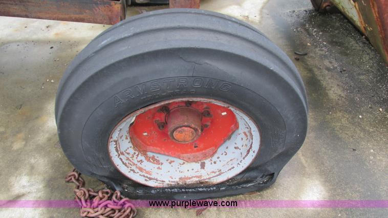 image for item L5257 1972 International 574 tractor