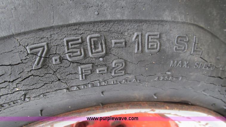 image for item L5257 1972 International 574 tractor