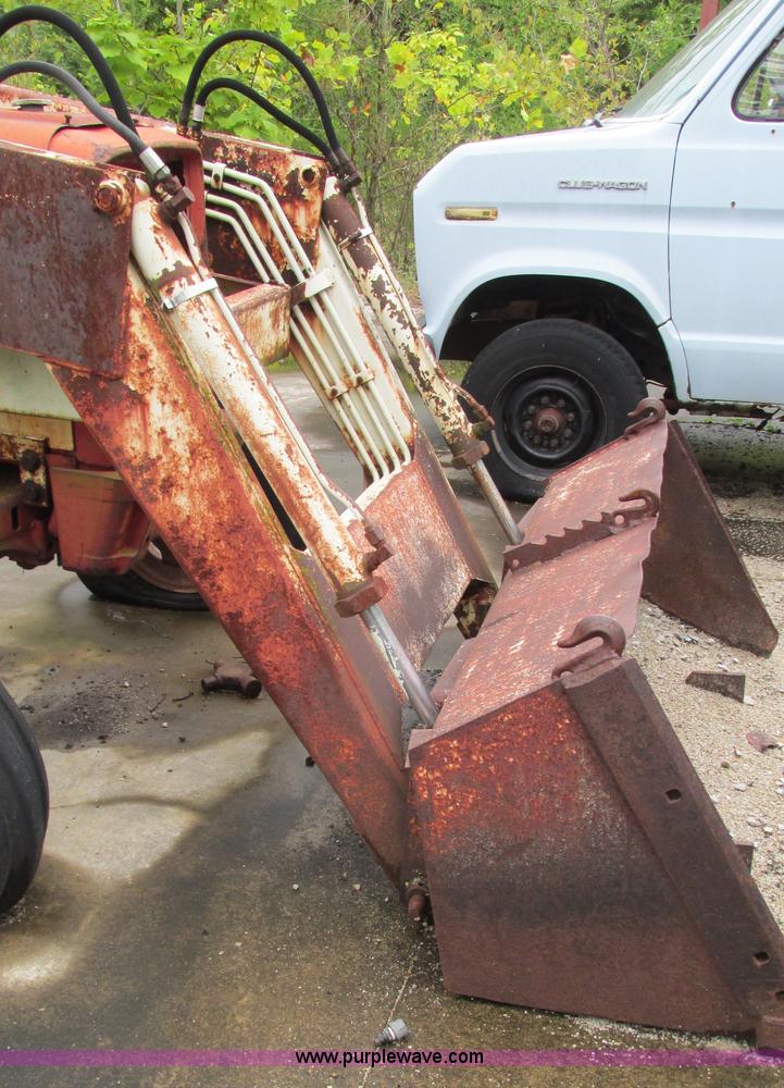 image for item L5257 1972 International 574 tractor