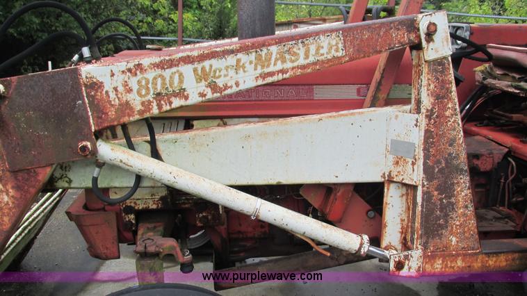 image for item L5257 1972 International 574 tractor