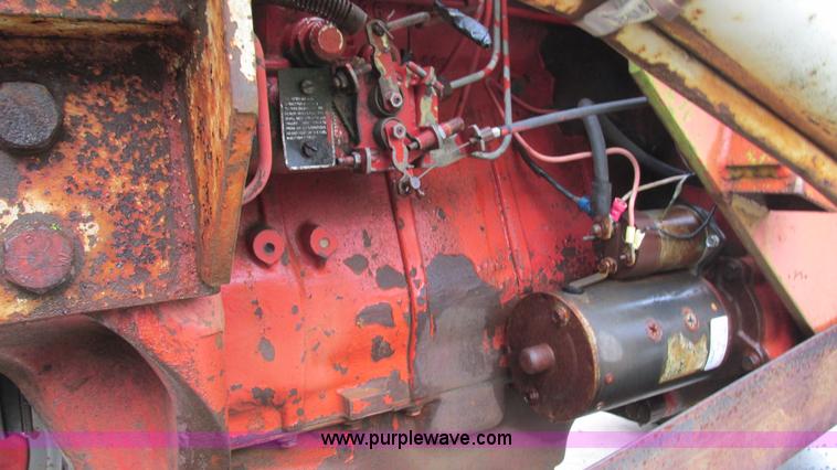 image for item L5257 1972 International 574 tractor