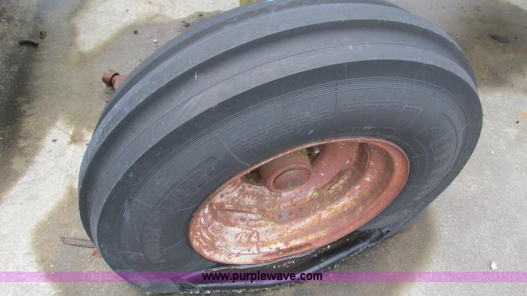 image for item L5257 1972 International 574 tractor