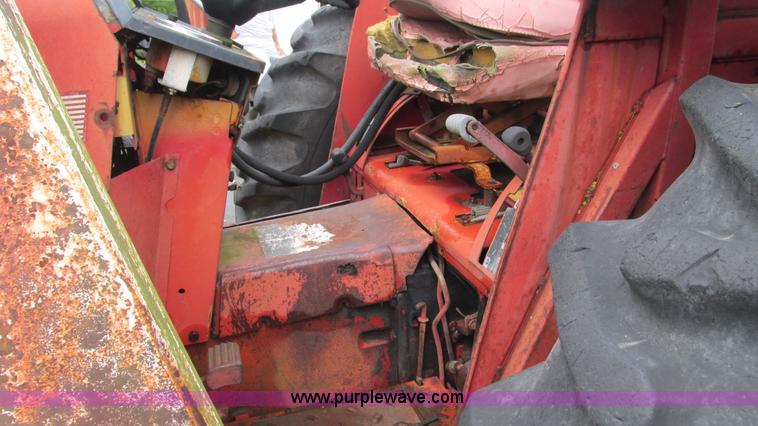 image for item L5257 1972 International 574 tractor