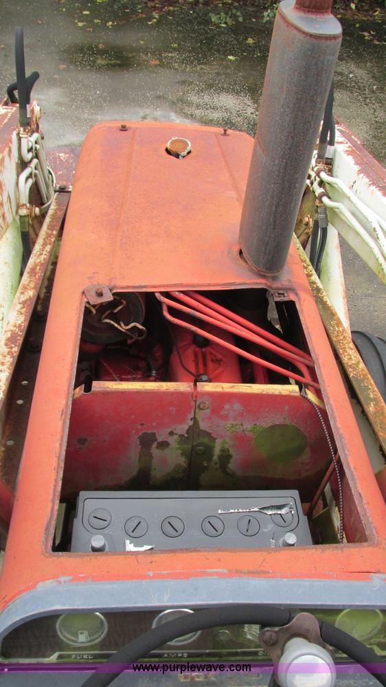 image for item L5257 1972 International 574 tractor