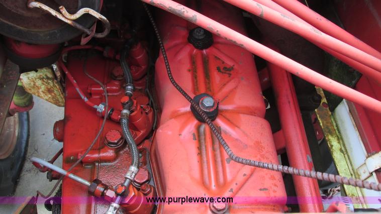 image for item L5257 1972 International 574 tractor