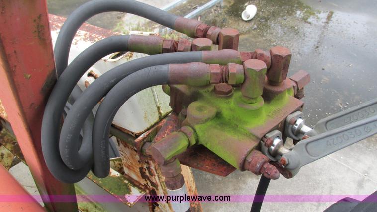 image for item L5257 1972 International 574 tractor