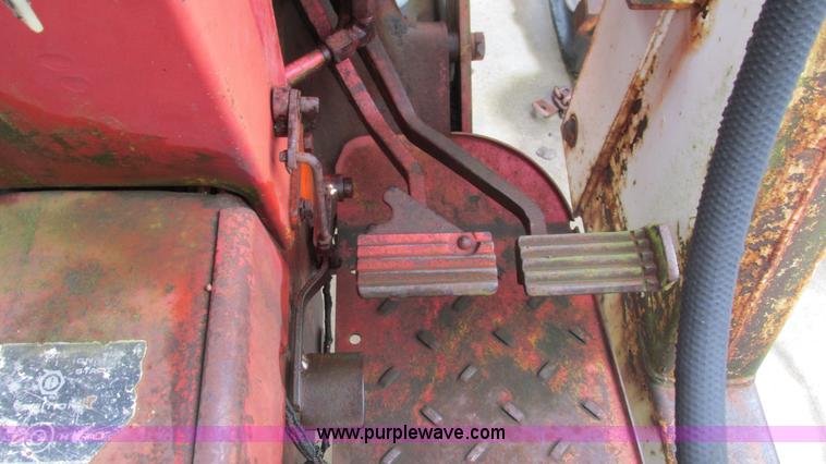 image for item L5257 1972 International 574 tractor
