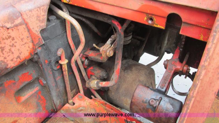 image for item L5257 1972 International 574 tractor