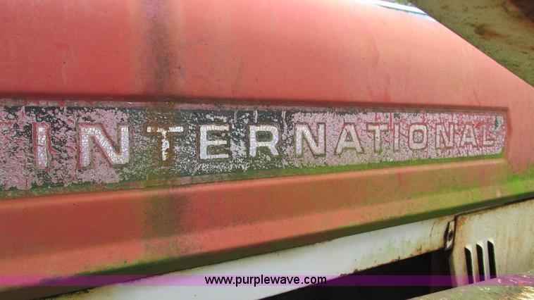 image for item L5257 1972 International 574 tractor